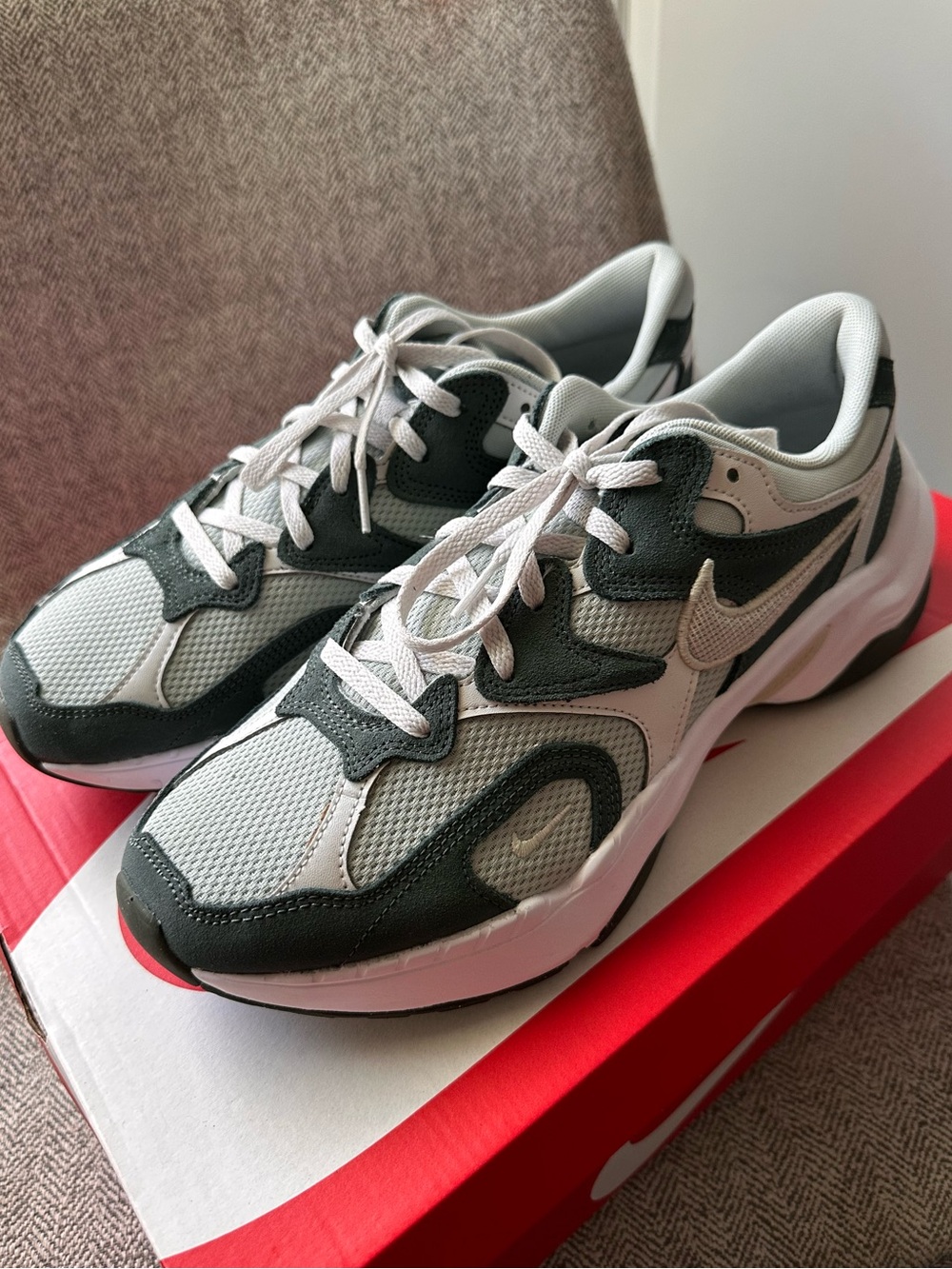 Nike Women's White and Gray Athletic Sneakers AL8